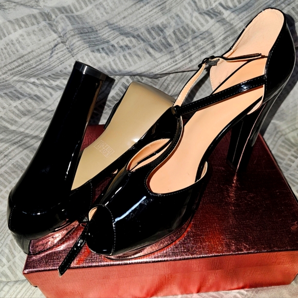 T strap platform heels - Picture 3 of 5